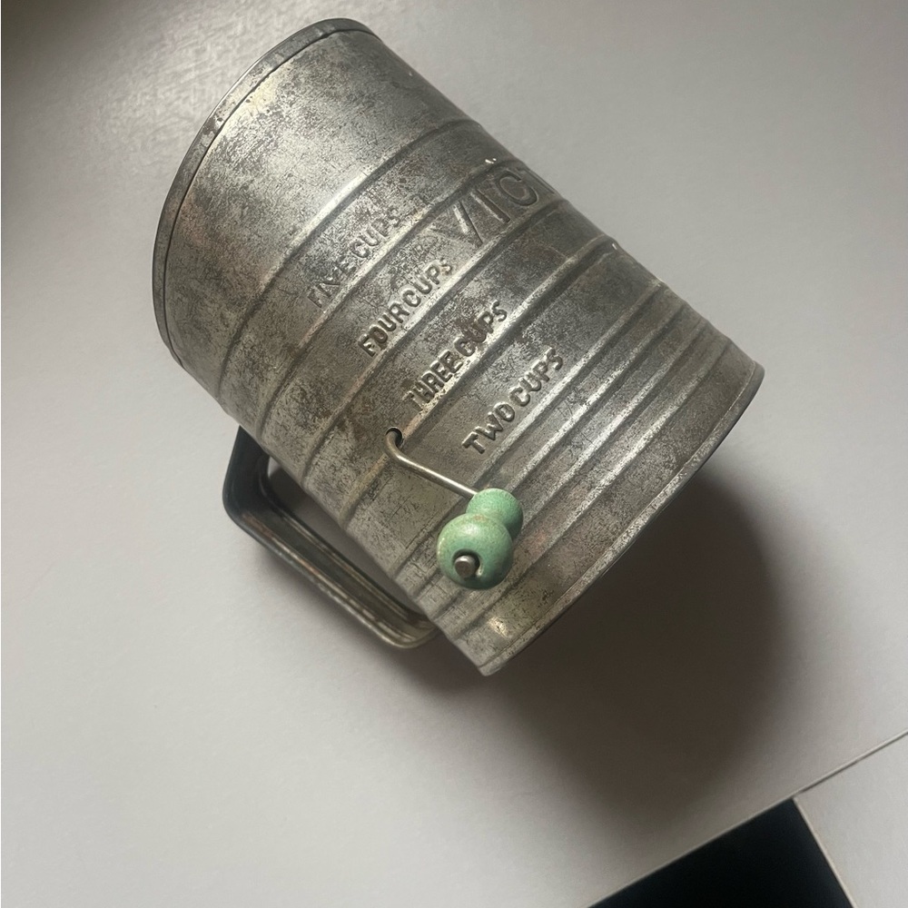 Vintage 5 Cup Metal Flour Sifter with Green Handle